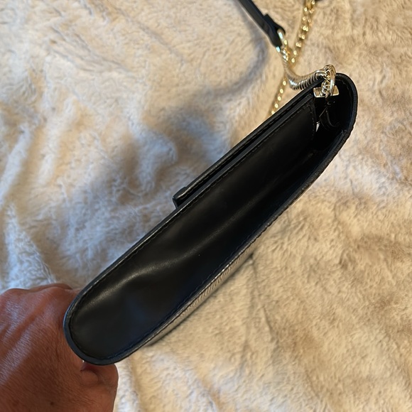 LOUIS VUITTON Epi Pochette Arche Black Crossbody Bag - Picture 4 of 12